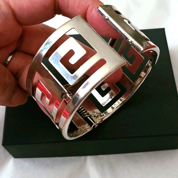 Bangle - Picture 2 of 4